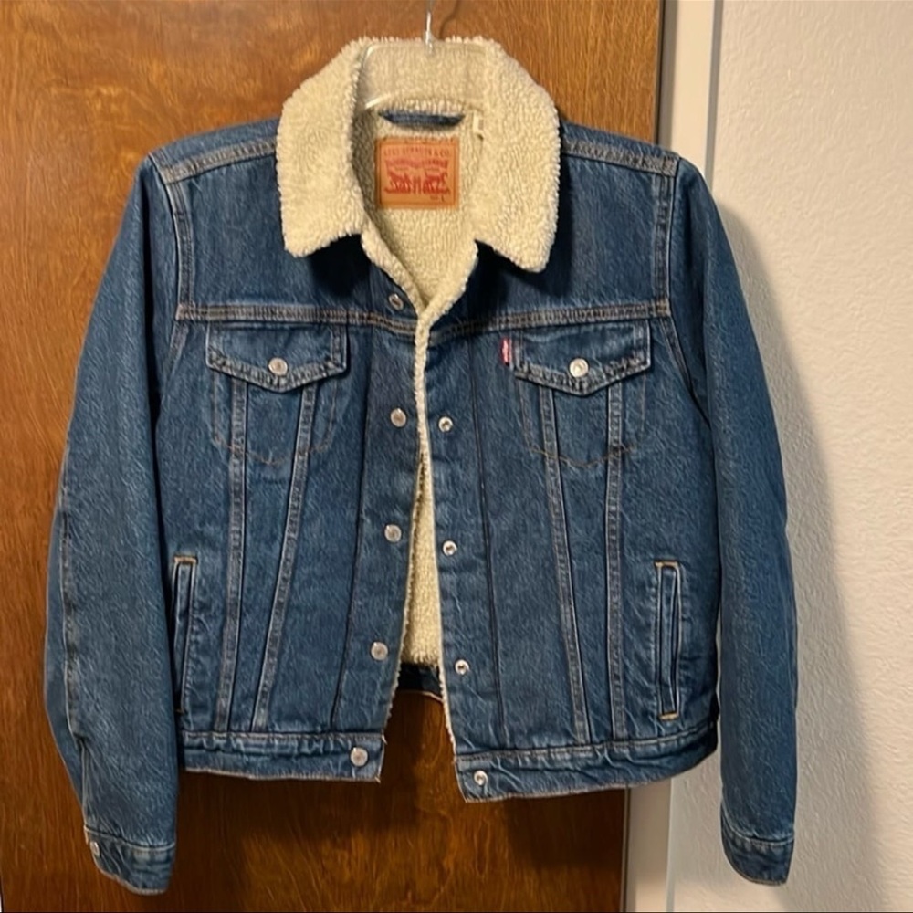 Levi’s jean jacket size large